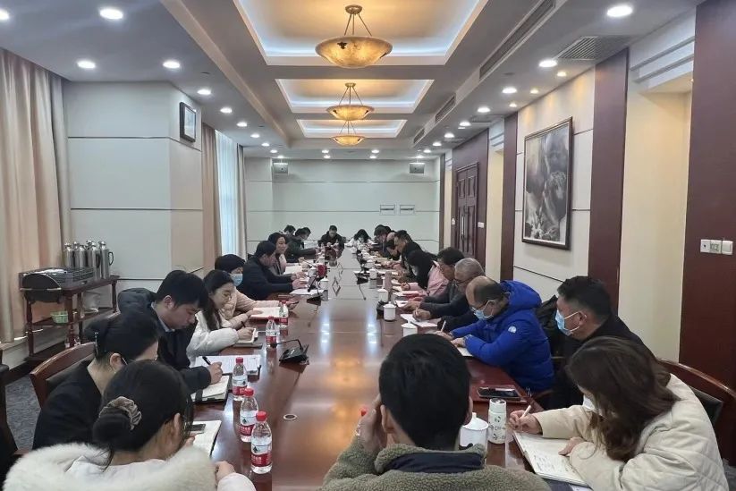 区司法局党委召开理论学习中心组（扩大）会议.jpg