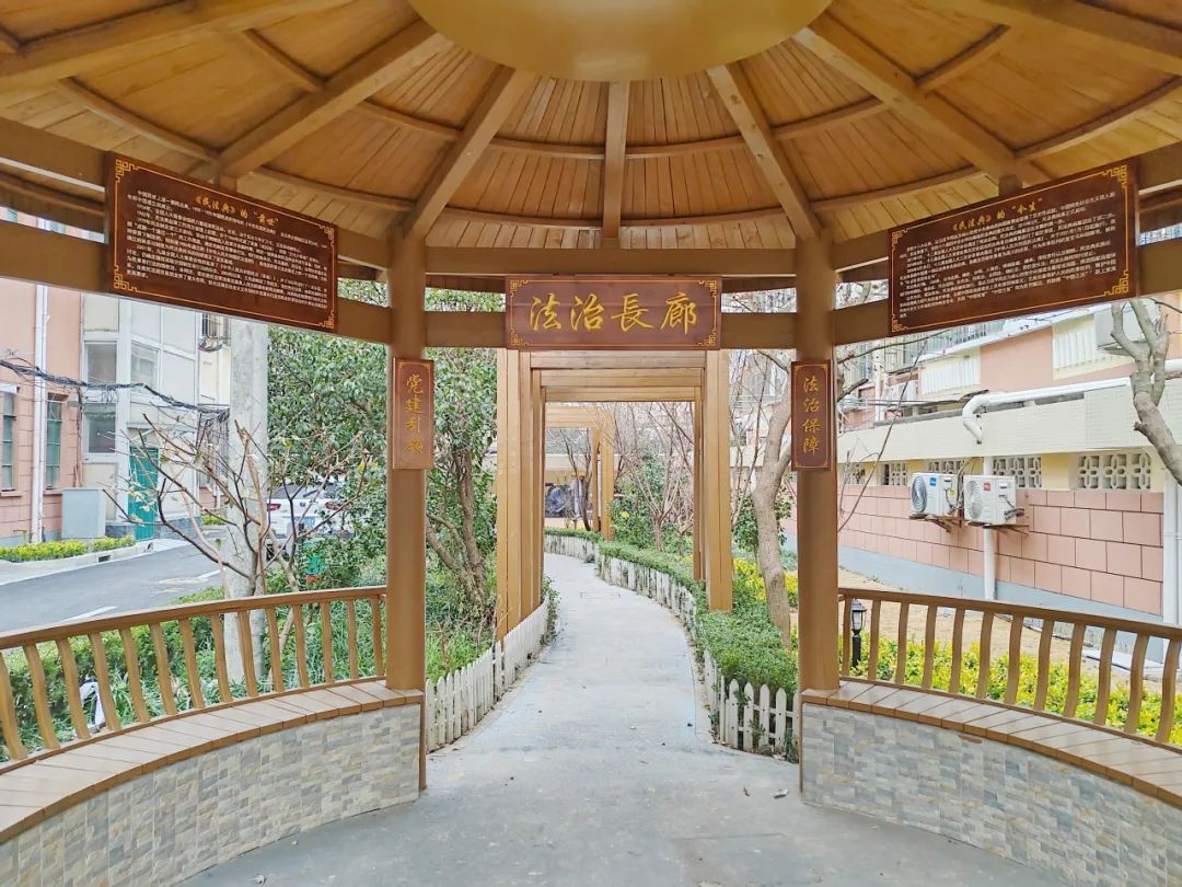 【基层法治建设】“法治长廊”换新颜，打造“普法风景线”2.jpg