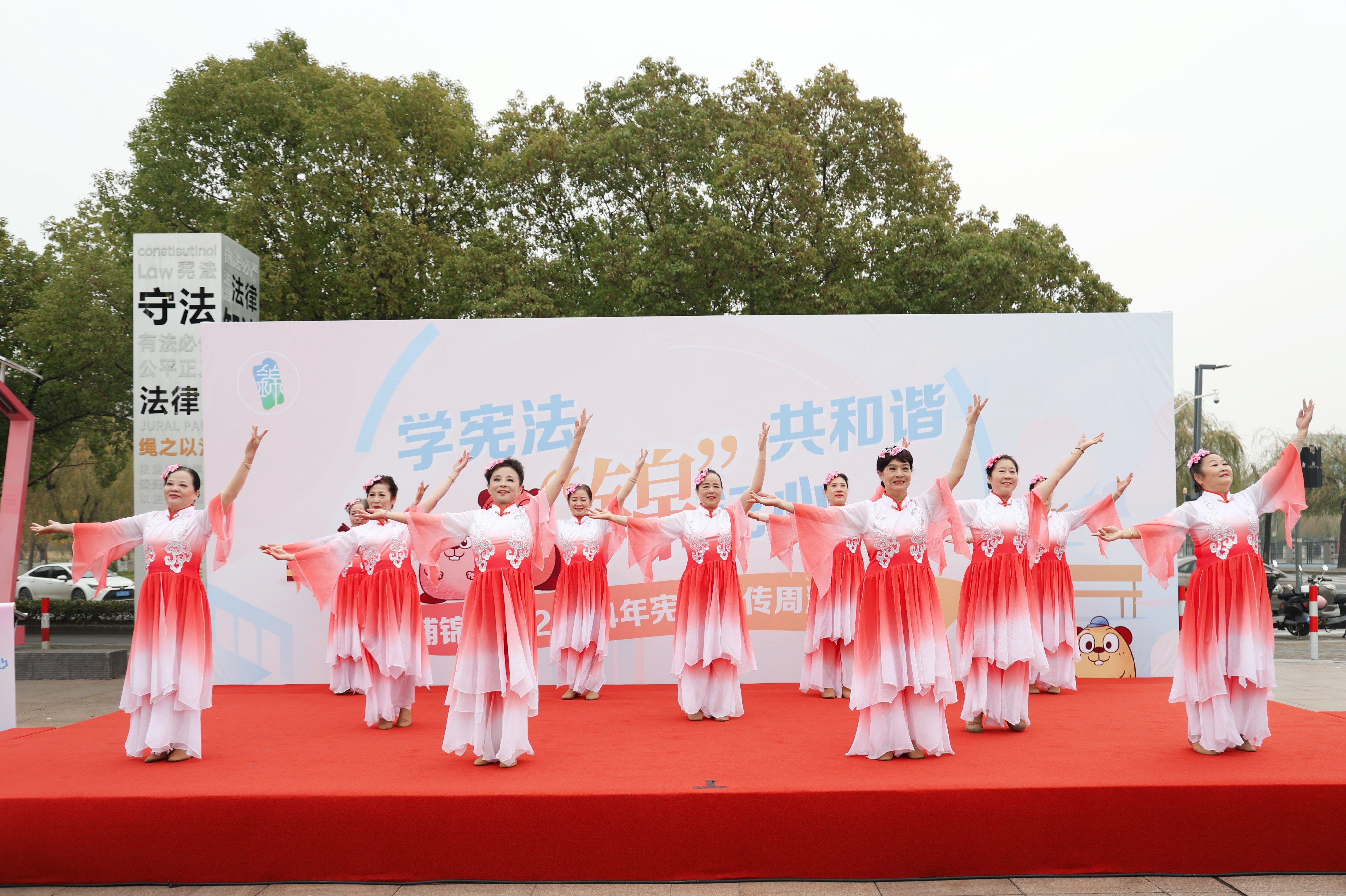 1开场舞蹈.jpg