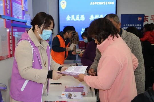 金山卫镇举行宪法宣传月法治文艺巡演活动1.jpg