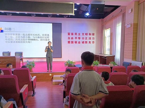 亭林司法所到松隐中学开展“民法典进校园”法治宣传活动2.jpg